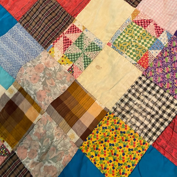 Vintage Quilt (Cutter) Several Rips & Stains 71”x80” for Projects - Picture 6 of 16